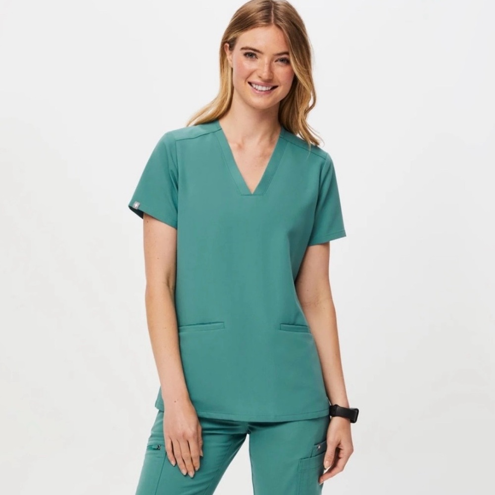 Figs Casma Three Pocket Scrub Top